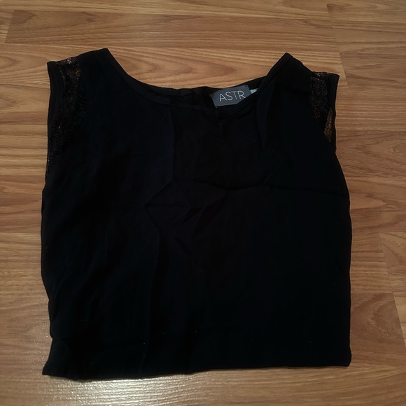 Versatile sharp black ASTR blouse. Size M - Picture 8 of 9